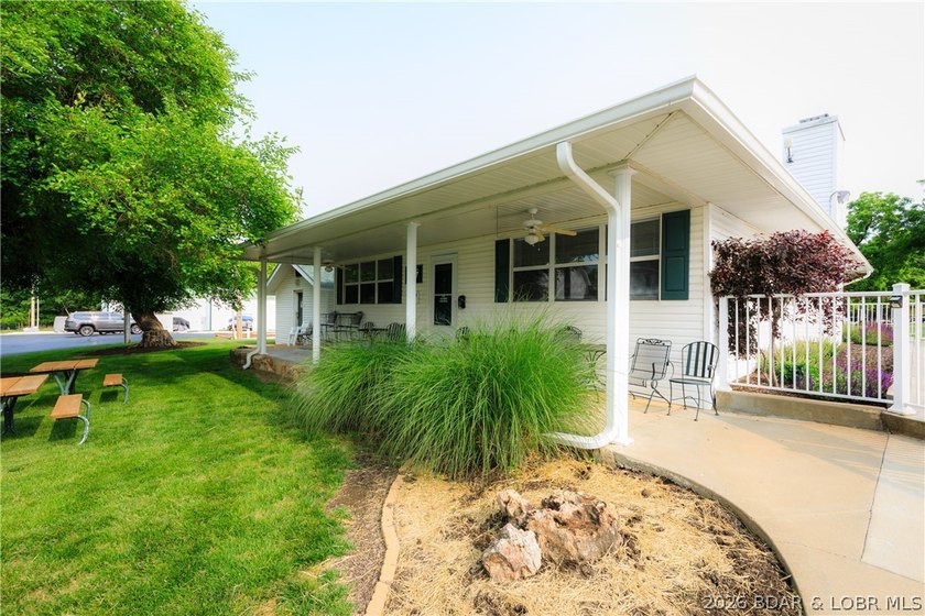 Experience the ultimate lake lifestyle in this stunning 3-br - photo 50
