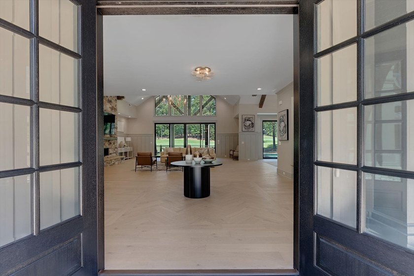 PRIVACY. CRAFTSMANSHIP. LIFESTYLE. NEW CUSTOM HOME PERFECTLY - photo 8