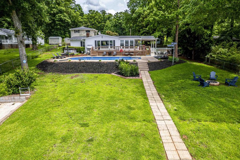 Welcome to your private lakefront retreat, perfectly positioned - photo 7