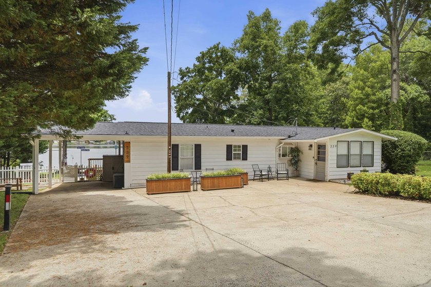 Welcome to your private lakefront retreat, perfectly positioned - photo 8
