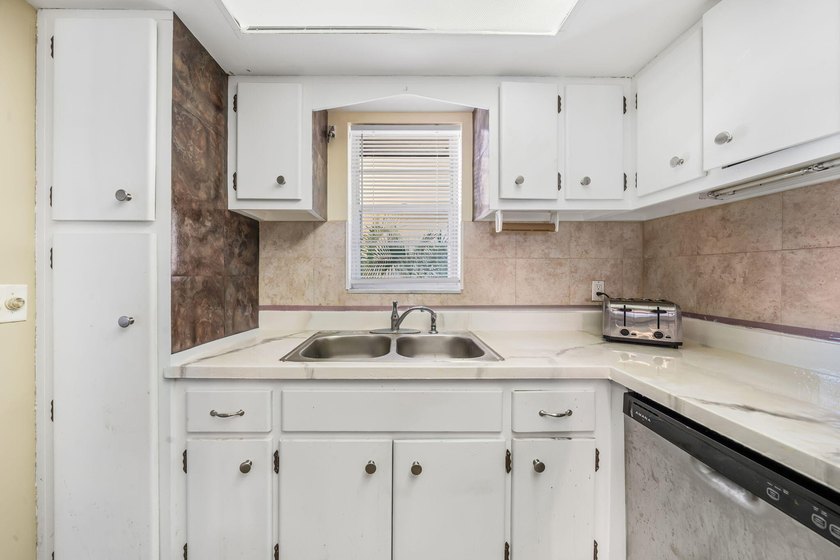 PRICED TO SELLe find your North Palm oasis. Nestled right in the - photo 13