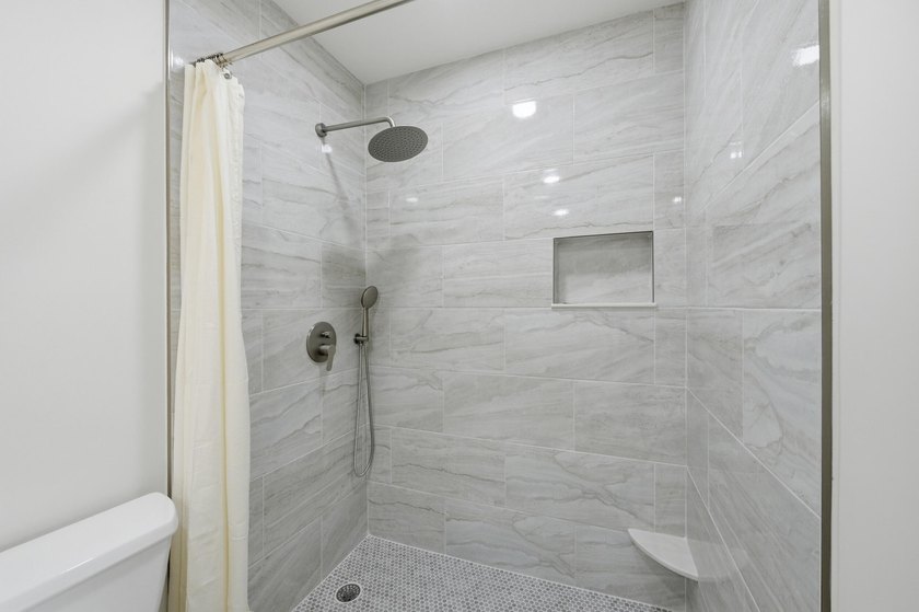 OWNER FINANCING WITH 6% DOWN Welcome to this impeccably updated - photo 18