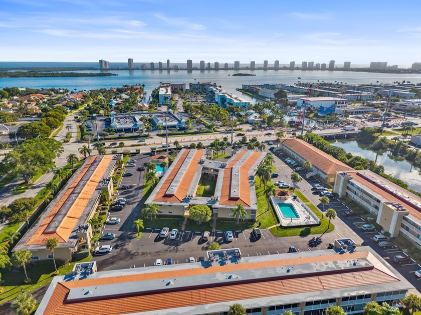 PRICED TO SELLe find your North Palm oasis. Nestled right in the - photo 18