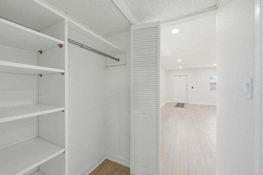 OWNER FINANCING WITH 6% DOWN Welcome to this impeccably updated - photo 25