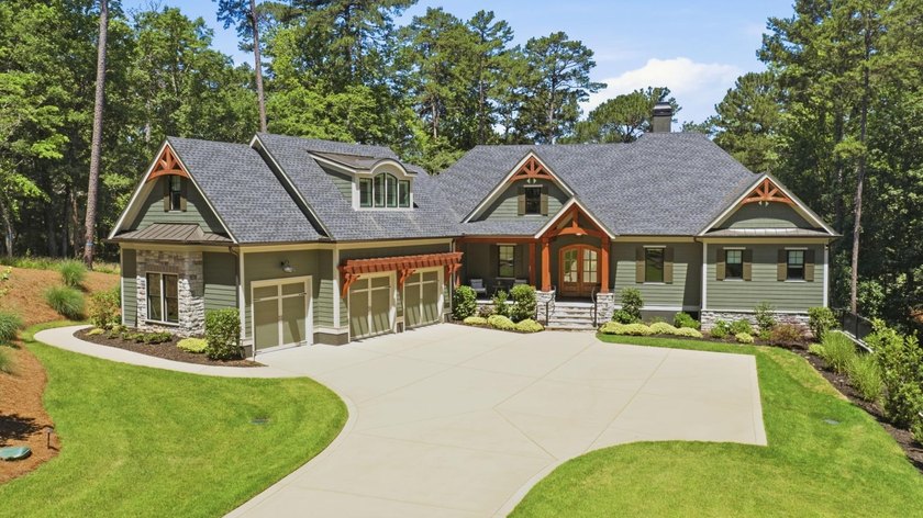 Positioned at the heart of Reynolds Lake Oconee on a prominent 1 - photo 2