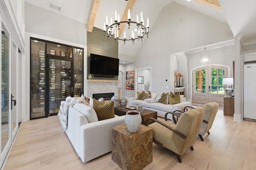 Positioned at the heart of Reynolds Lake Oconee on a prominent 1 - photo 5