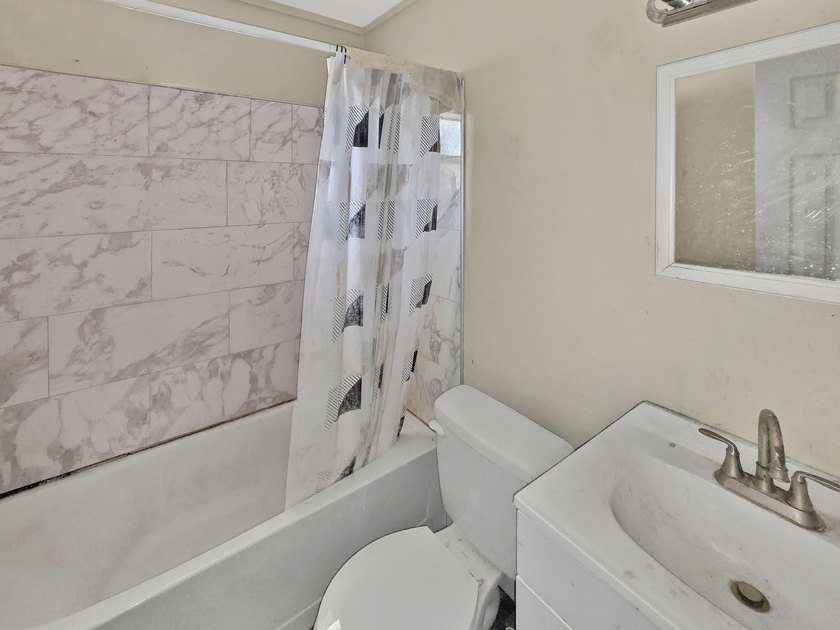 2/1 each side CBS duplex on a large and private lot! Occpied on - photo 11
