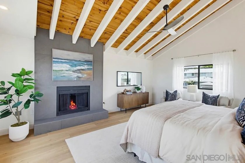 Commandingly perched in coveted Bay Park, this extraordinary - photo 20