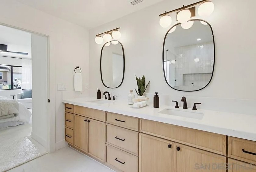 Commandingly perched in coveted Bay Park, this extraordinary - photo 30