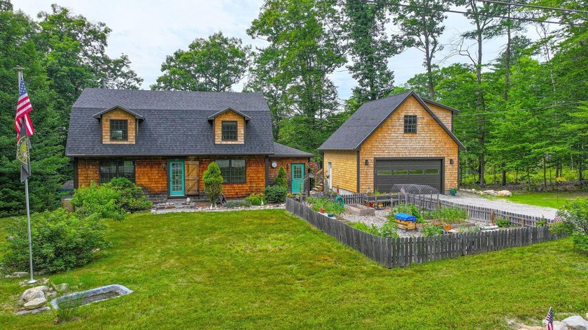 *Open House Sunday 7/12 11am-1pm* Welcome home to this - photo 2