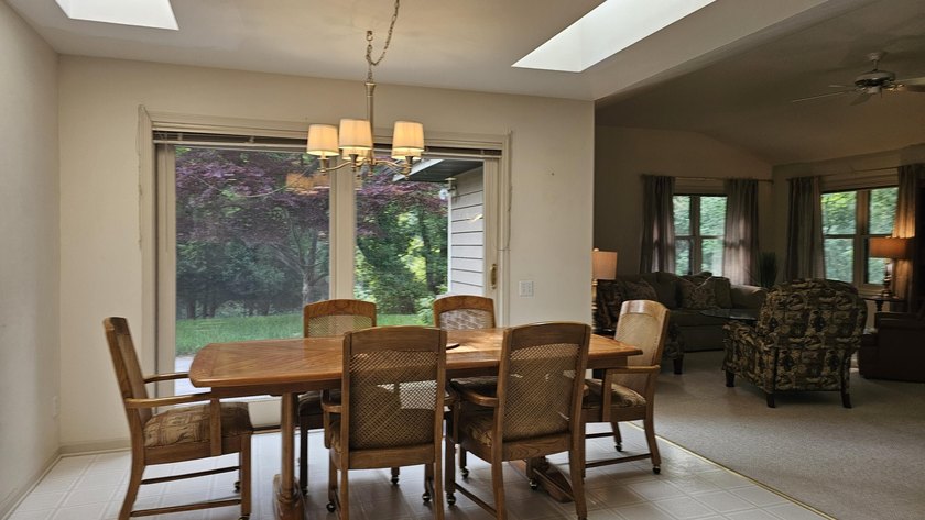 Well-maintained, handicap-accessible condo featuring 2 bedrooms - photo 4