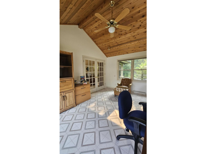 Well-maintained, handicap-accessible condo featuring 2 bedrooms - photo 10