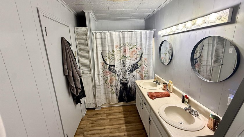 Fully renovated lakefront retreat on Lake Conway! This - photo 14