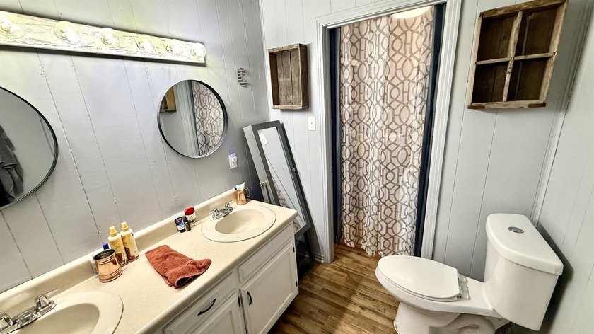 Fully renovated lakefront retreat on Lake Conway! This - photo 15