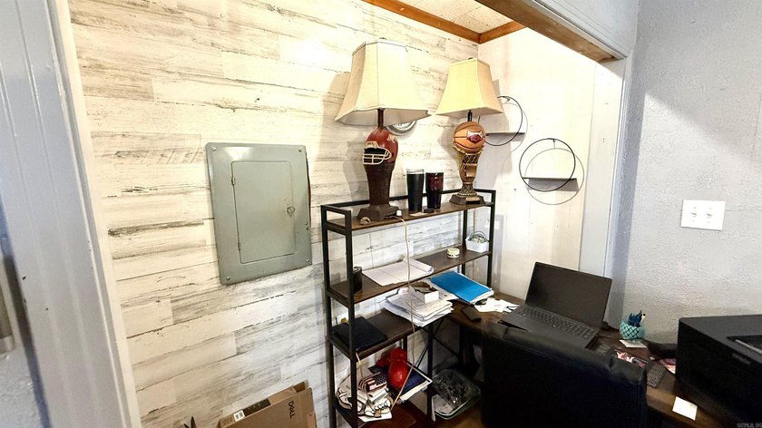 Fully renovated lakefront retreat on Lake Conway! This - photo 18