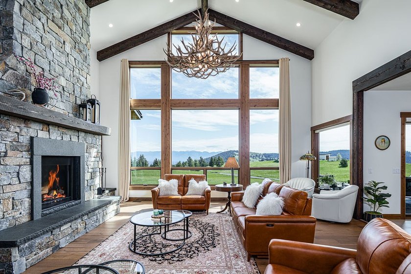 Built to perfection in 2024, this rare 6,000+ sq/ft mountain - photo 4