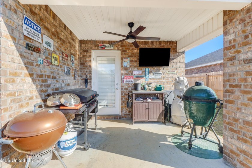New price! Unlike new builds, this home is truly move-in ready - photo 18