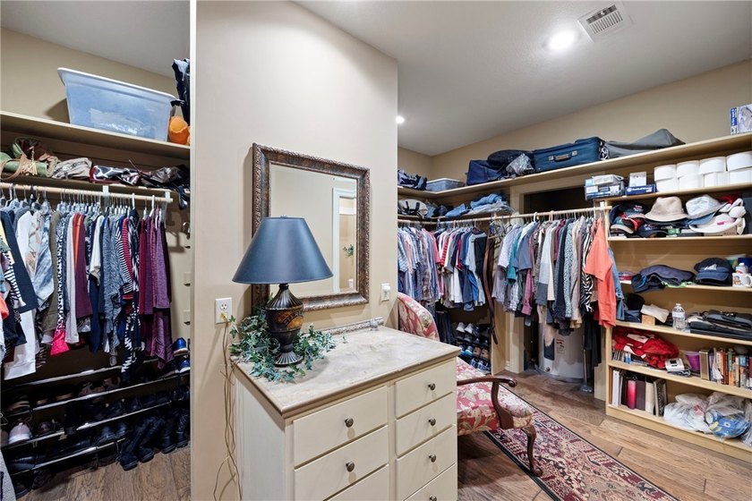 Tucked away in peaceful seclusion, this stunning executive home - photo 22