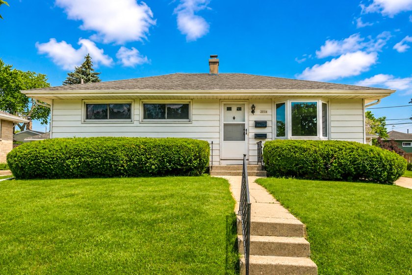 Welcome home to this well-maintained split 4-bedroom - photo 2