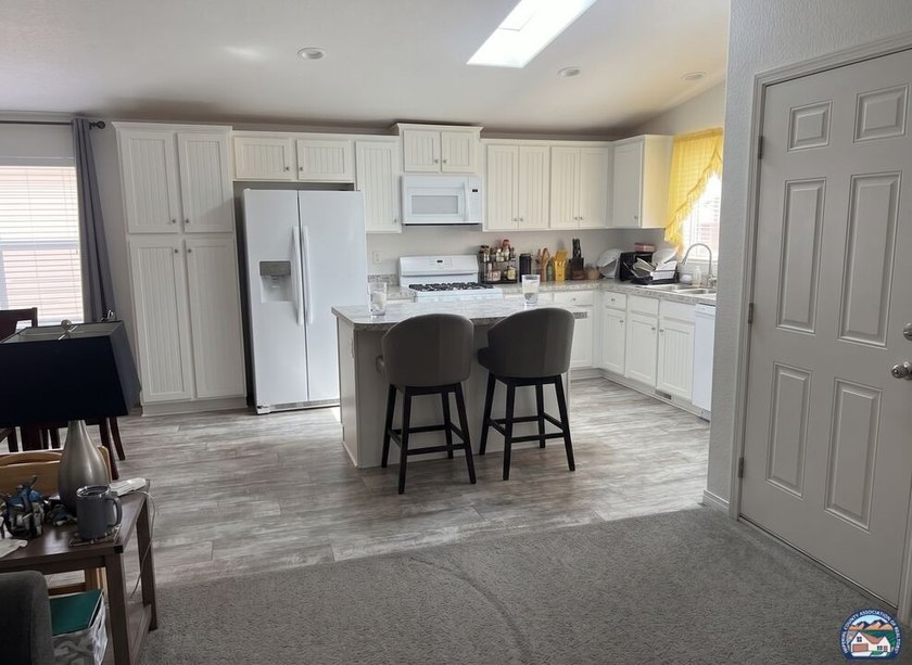 Welcome to Alpine Oaks Mobile Estates! This beautifully - photo 4