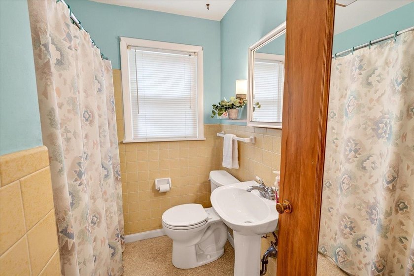Northeast side ranch in move-in condition! Hard wood floors in - photo 26