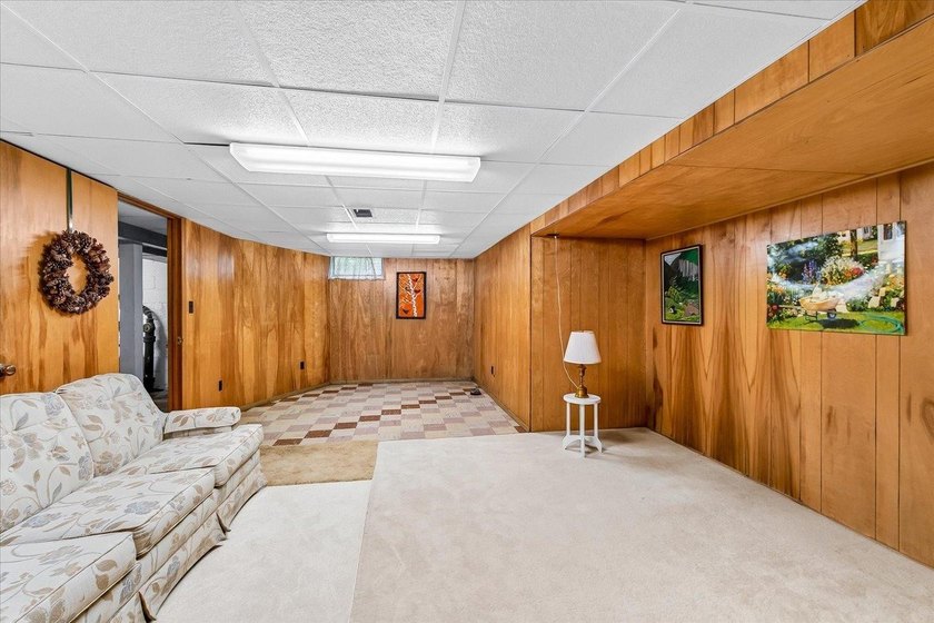 Northeast side ranch in move-in condition! Hard wood floors in - photo 28