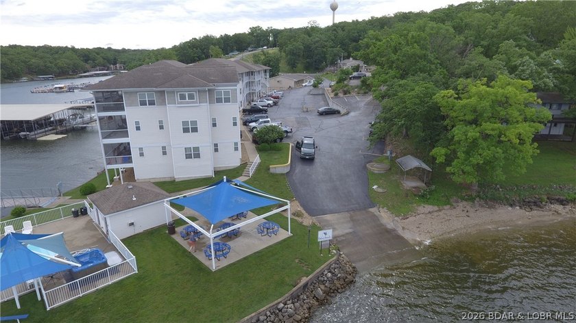 Welcome to the newest building at Robin's at the Water's - photo 42