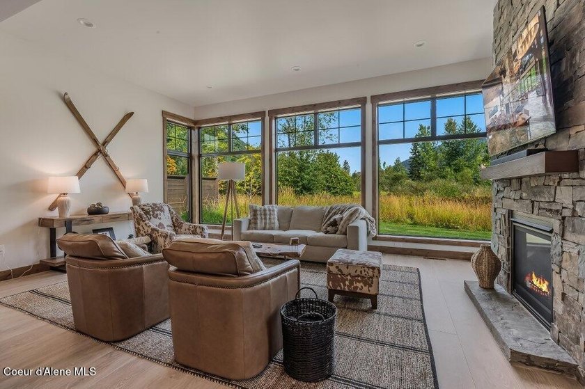 Nestled within The Idaho Club, The Oxbow offers an exclusive - photo 18