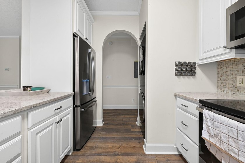 Move-in ready, two-bedroom, two-bathroom end-unit condo with - photo 13