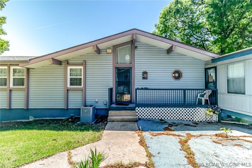 Nice, well maintained lake front home with fantastic main - photo 21