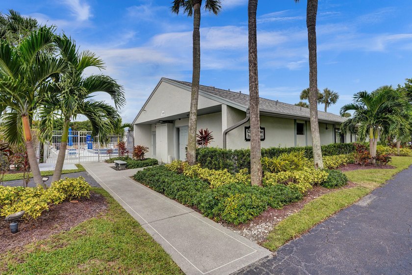 WATERFRONT LIVING WITH EXCEPTIONAL BUYER SAVINGS! Move right - photo 22