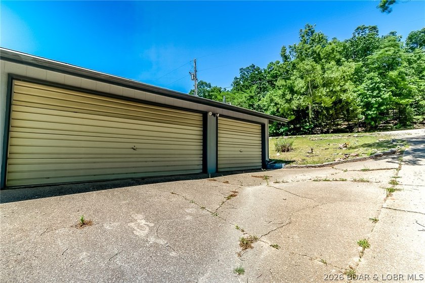 Nice, well maintained lake front home with fantastic main - photo 24