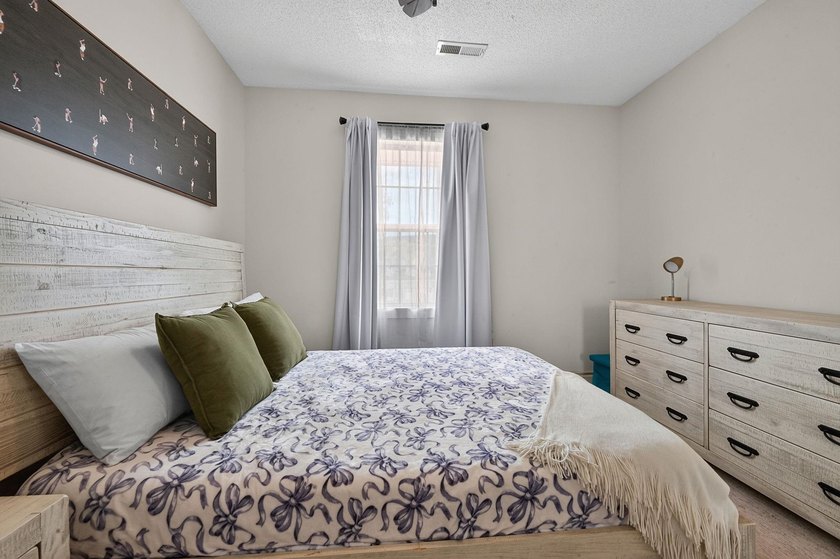 Move-in ready, two-bedroom, two-bathroom end-unit condo with - photo 25