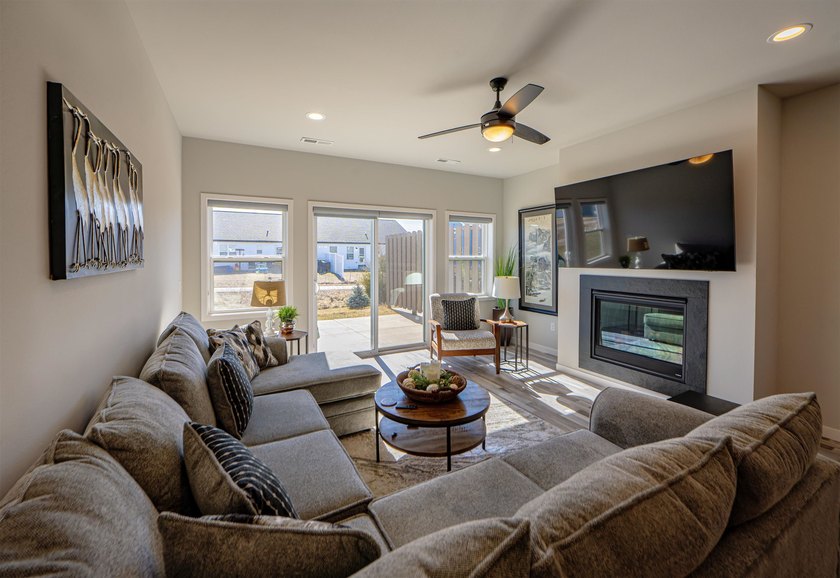 Beautifully maintained modern home with one level living space - photo 13