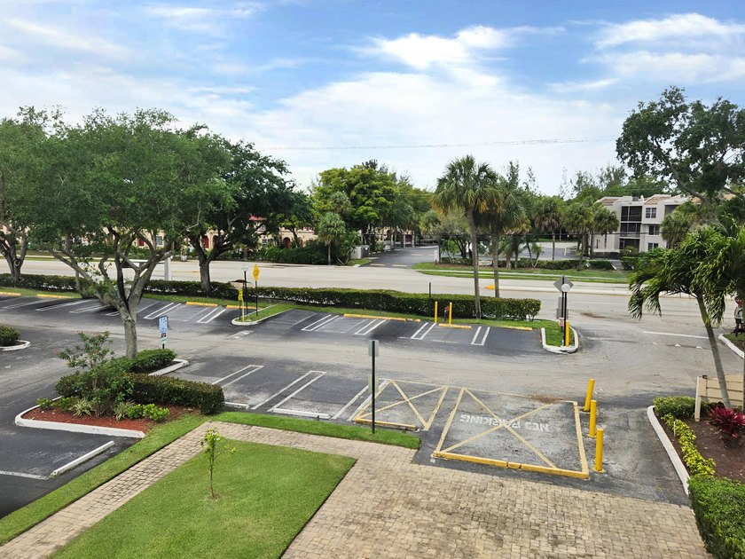 2BD/2BA, Open layout, central A/C, and in-unit laundry hookups - photo 14