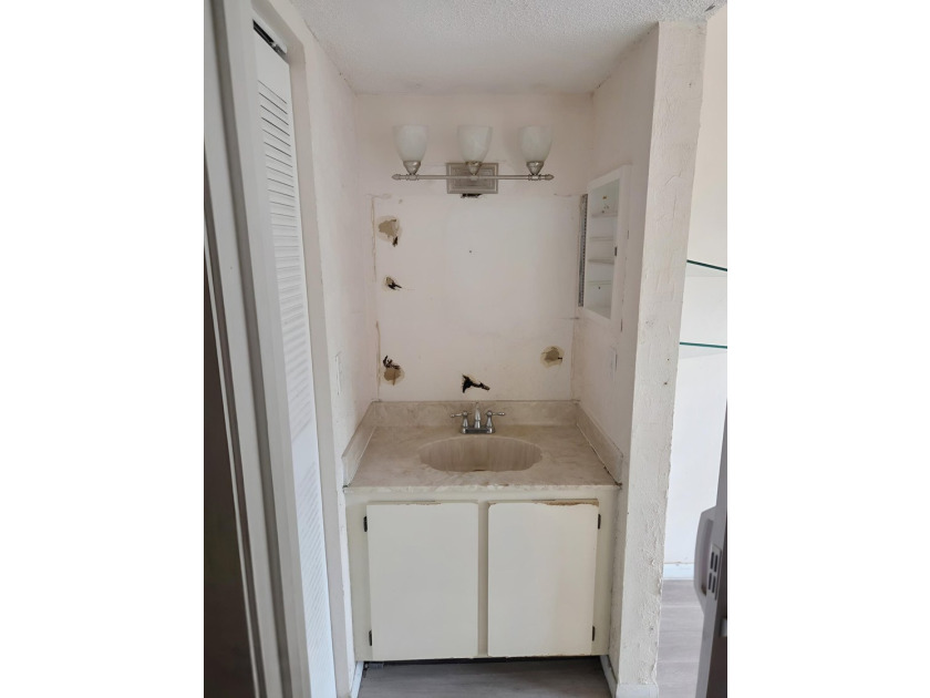 2BD/2BA, Open layout, central A/C, and in-unit laundry hookups - photo 16