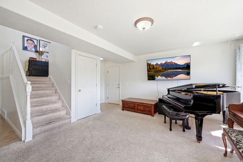 Welcome to this beautiful 3-bedroom, 2.5-bath home tucked away - photo 6