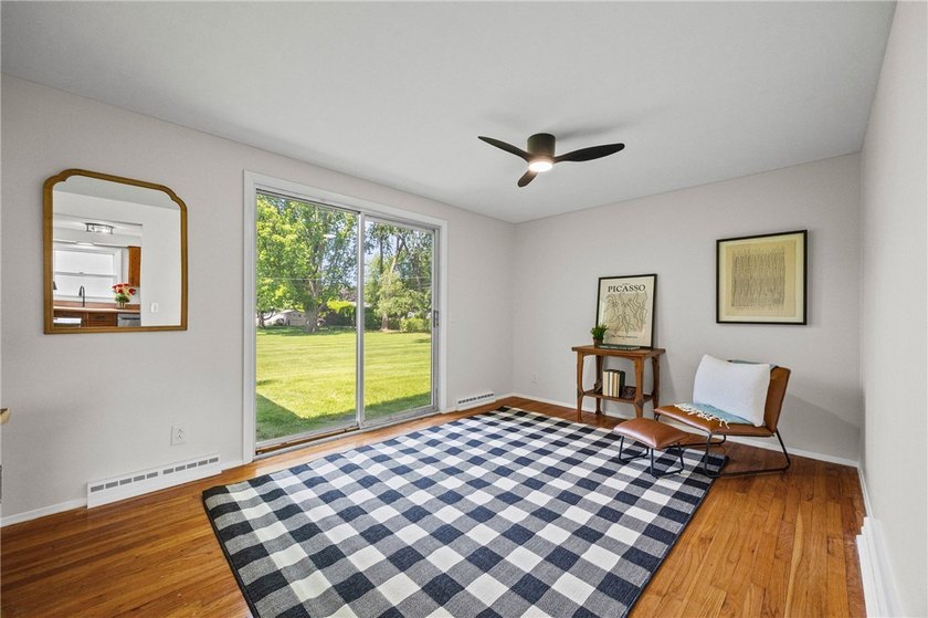 Welcome to 24 Sunbridge Drive! Lovingly maintained by its - photo 17