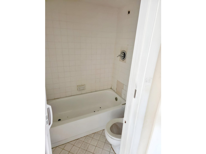 2BD/2BA, Open layout, central A/C, and in-unit laundry hookups - photo 19