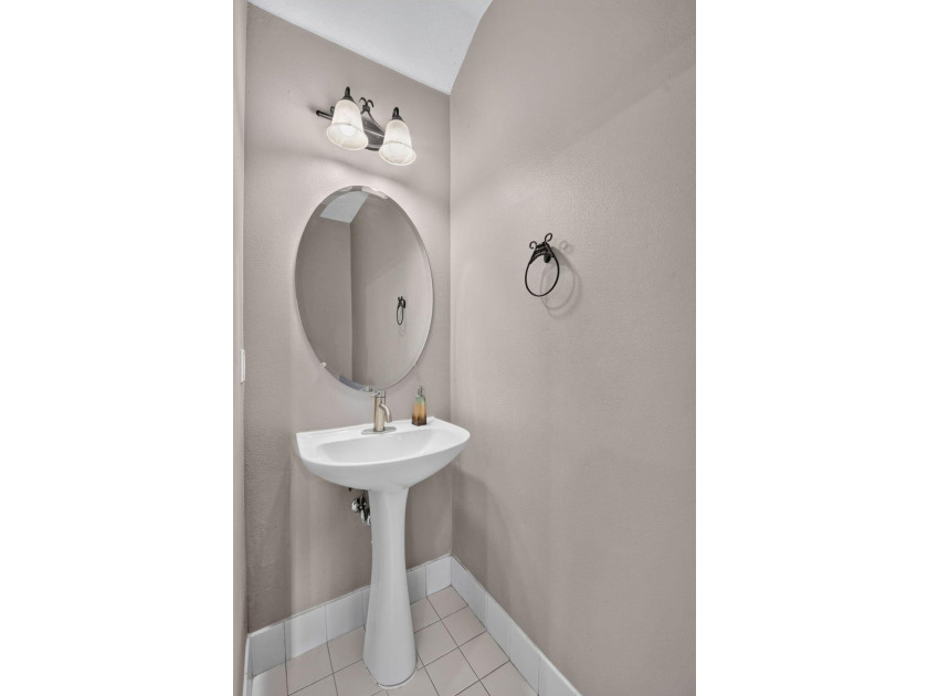 Truly gorgeous and well kept townhome in East Boynton Beach - photo 19