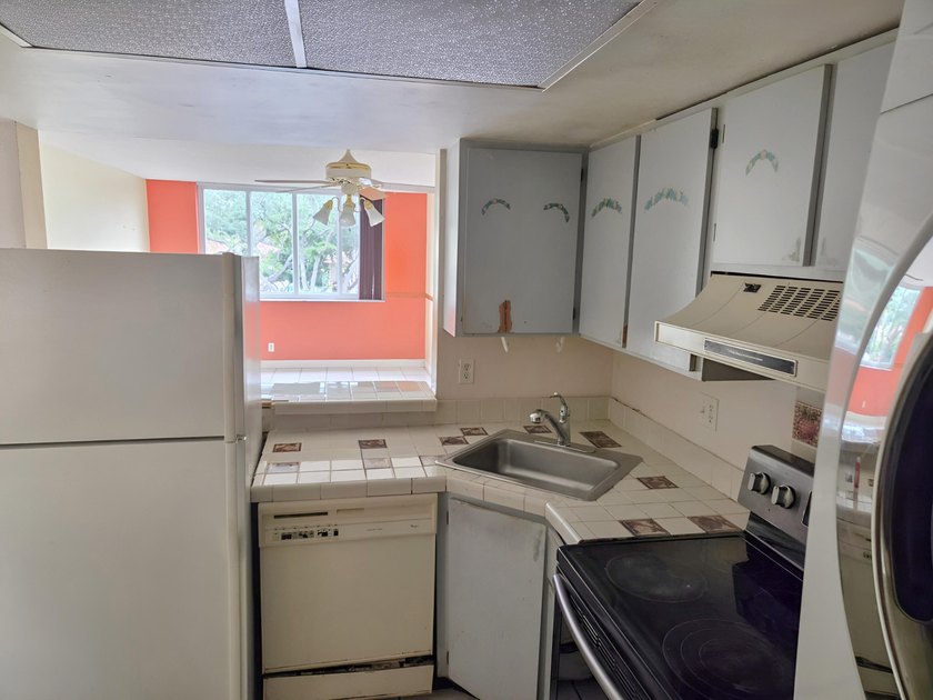 2BD/2BA, Open layout, central A/C, and in-unit laundry hookups - photo 20