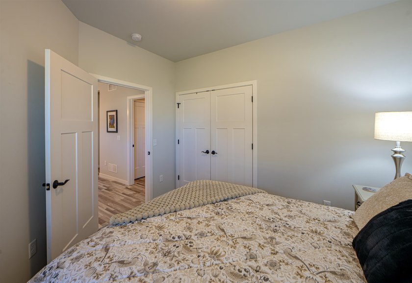 Beautifully maintained modern home with one level living space - photo 21