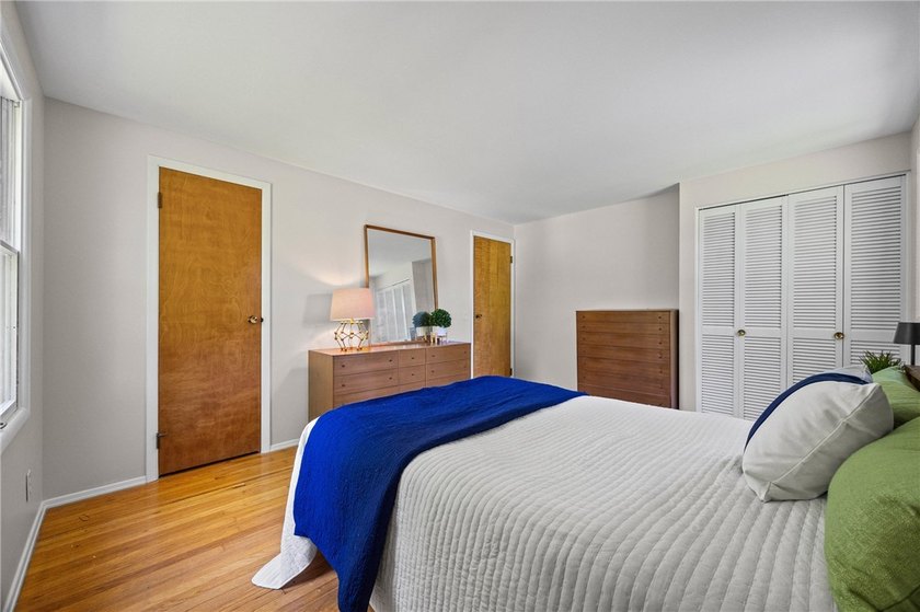 Welcome to 24 Sunbridge Drive! Lovingly maintained by its - photo 22