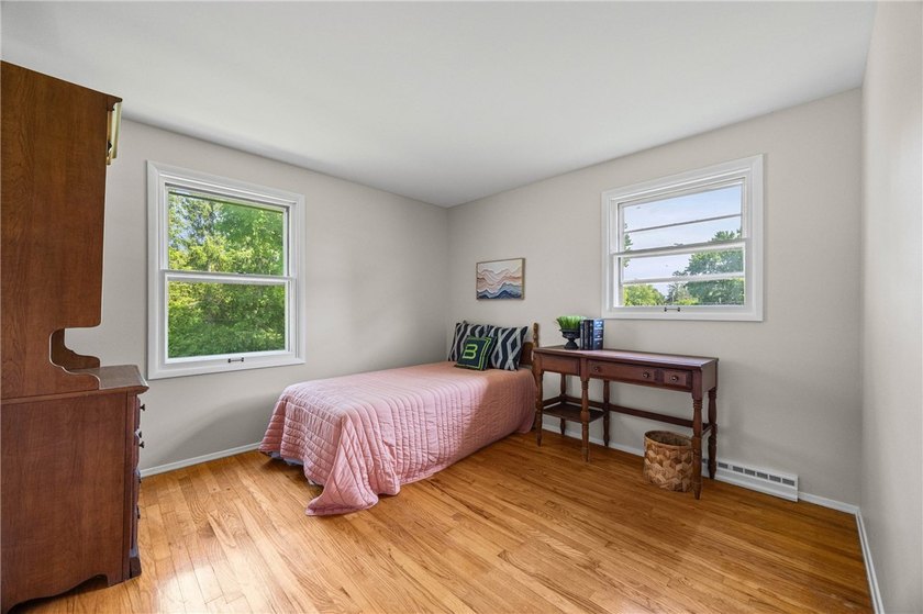 Welcome to 24 Sunbridge Drive! Lovingly maintained by its - photo 28