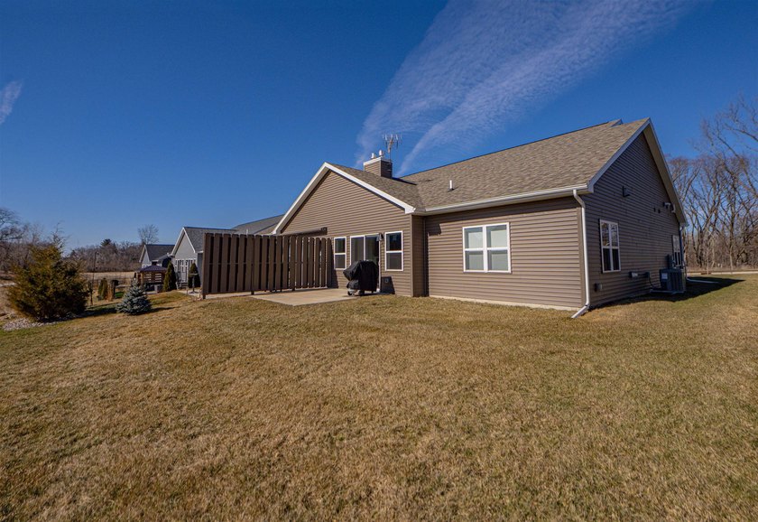 Beautifully maintained modern home with one level living space - photo 28