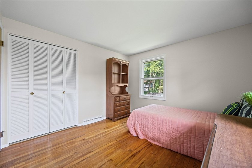 Welcome to 24 Sunbridge Drive! Lovingly maintained by its - photo 29