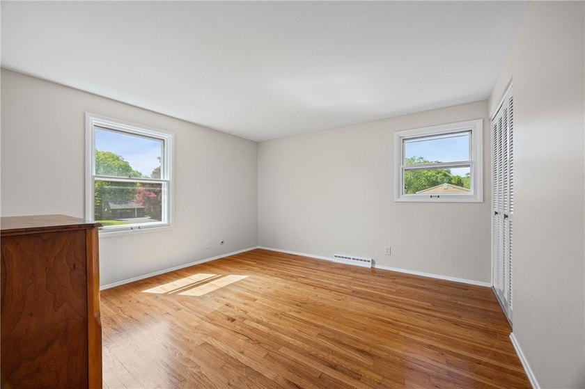 Welcome to 24 Sunbridge Drive! Lovingly maintained by its - photo 30