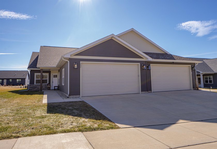 Beautifully maintained modern home with one level living space - photo 31