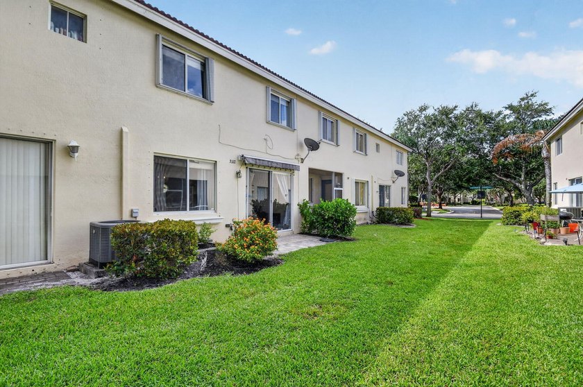 Truly gorgeous and well kept townhome in East Boynton Beach - photo 38