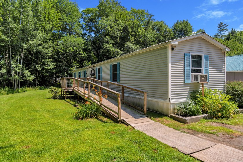 Enjoy affordable living in this 1991 single-wide mobile home - photo 4